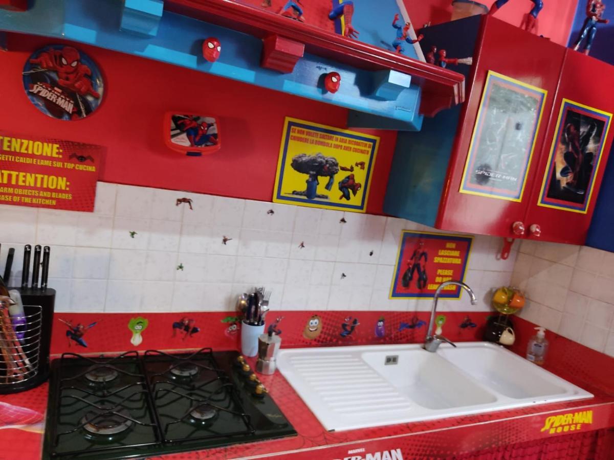 Spiderman House Hotel CTA Exterior foto