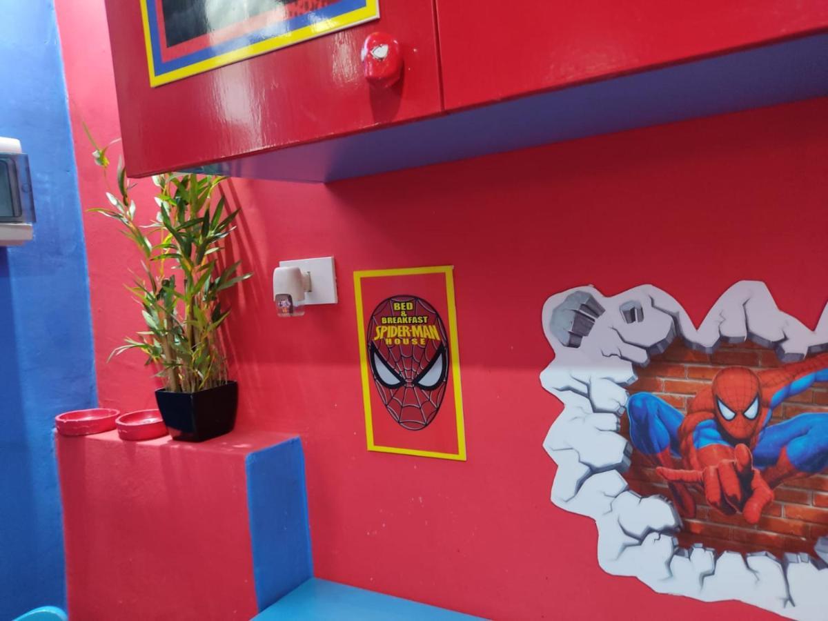 Spiderman House Hotel CTA Exterior foto